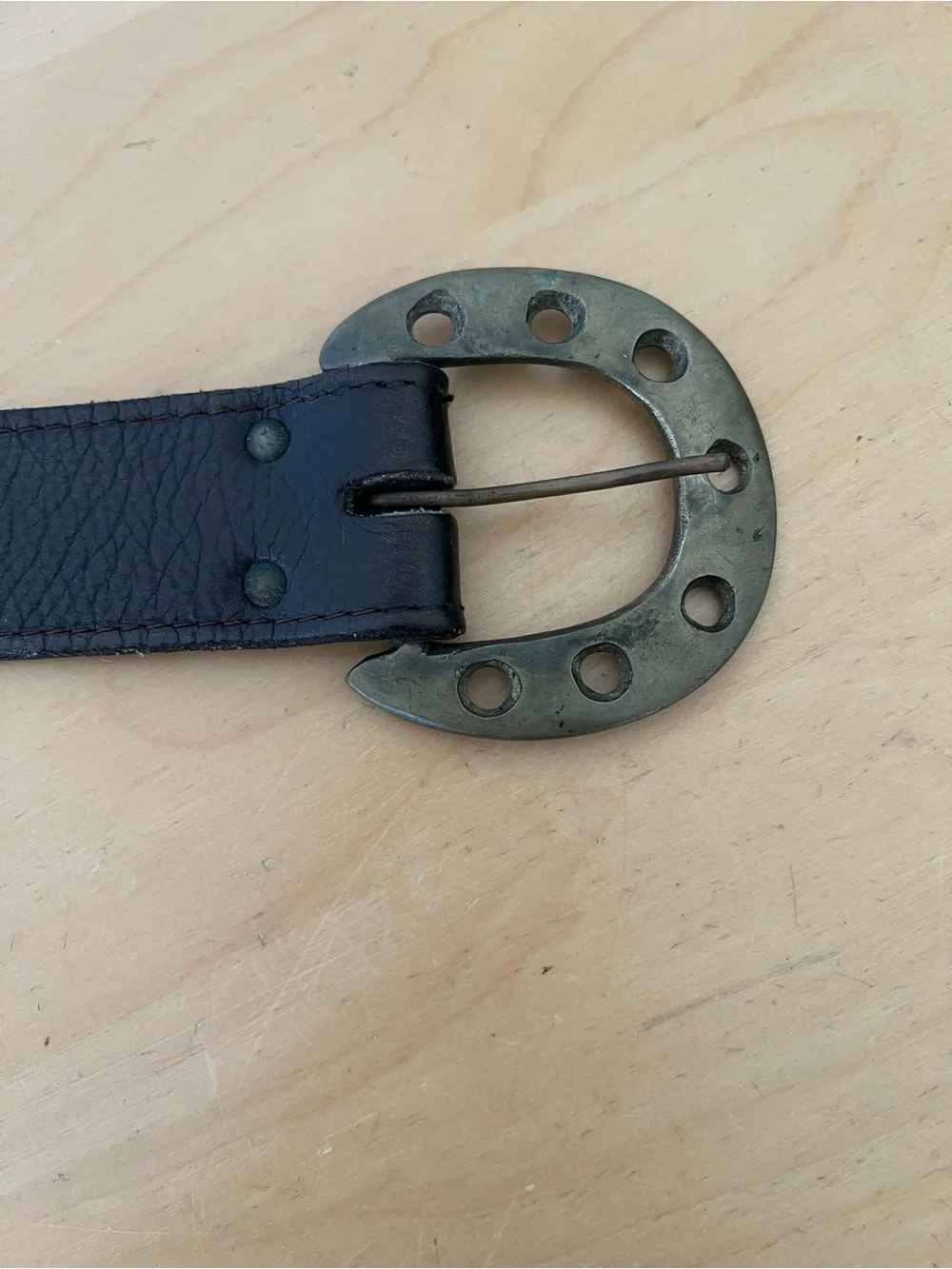 Unisex  Brown Leather Belt with Decorative Brass Horseshoe Buckle